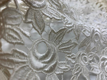 Load image into Gallery viewer, FS-FN-1015 - Korea Guipure Lace (2 Colours)