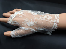 Load image into Gallery viewer, FS-L0901 - 6 inches Fingerless Lace Gloves (4 Colours)