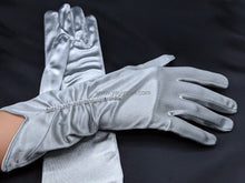 將圖片載入圖庫檢視器 FS-9783 - 11 inches Back Strass Satin Bridal Gloves (14 colours)
