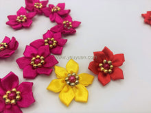 將圖片載入圖庫檢視器 3cm Satin Fabric Flower with Beads (4 Colours)
