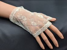 Load image into Gallery viewer, FS-L0901 - 6 inches Fingerless Lace Gloves (4 Colours)

